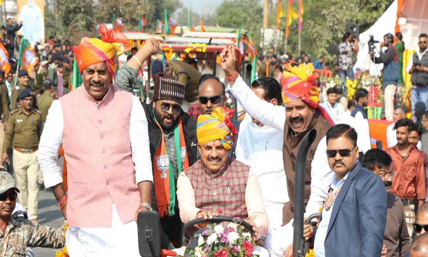 मुख्यमंत्री मोहन यादव ने दौड़ाया ट्रैक्टर, किसानों के लिए किए यह बड़ा ऐलान