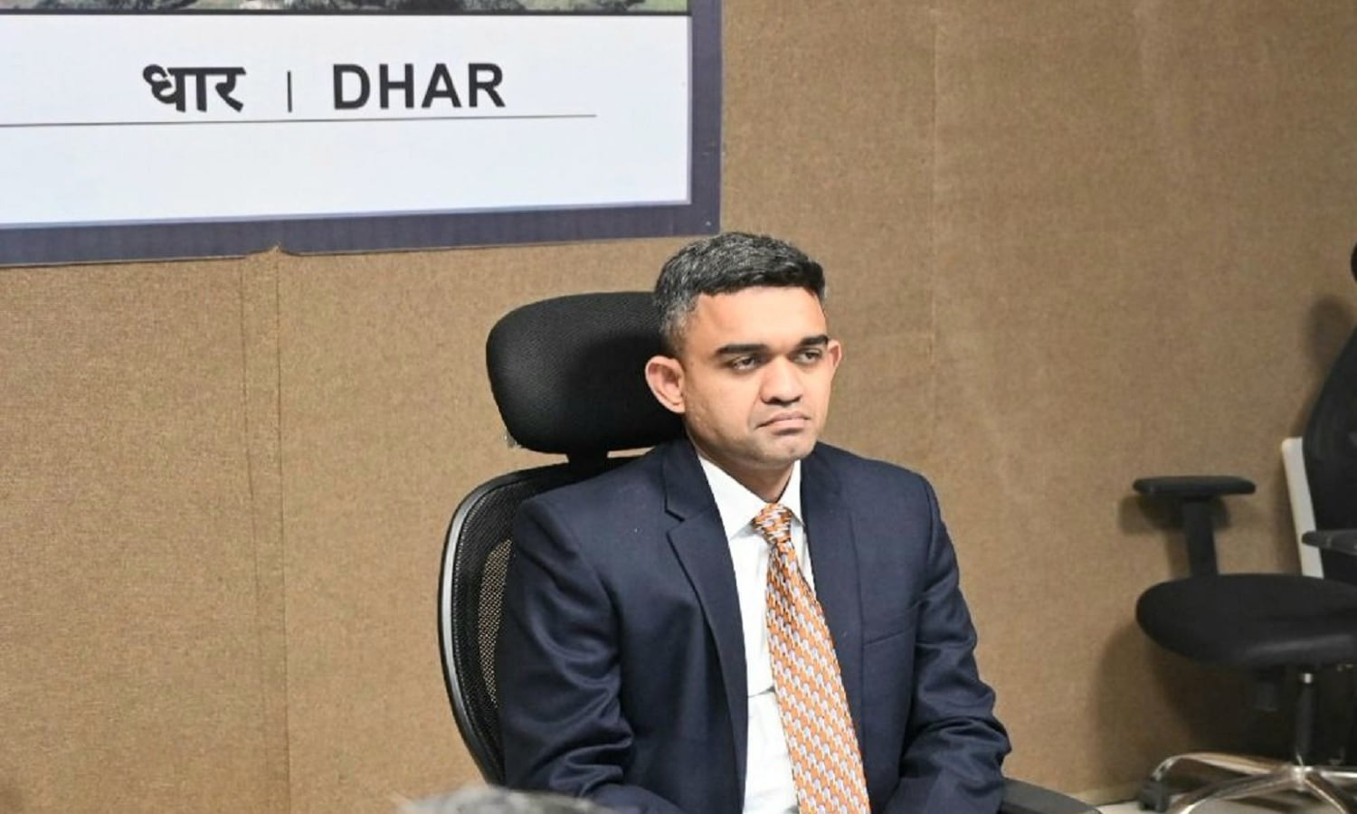 एमपी में हैंकरों ने कलेक्टर की बना लिया फर्जी फेसबुक प्रोफाइल, लोगो को किया गया सर्तक