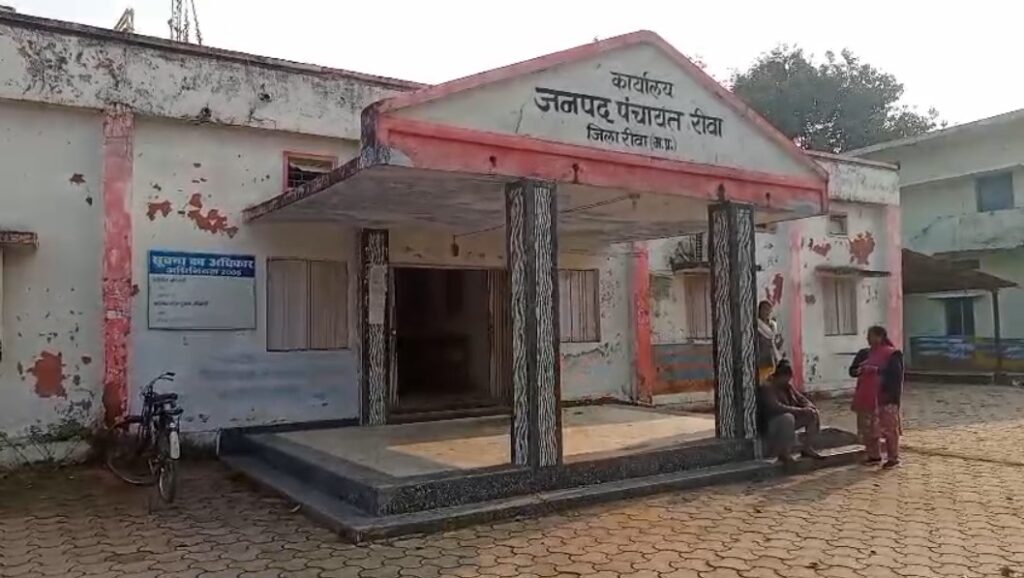 Lockdown of government offices in Rewa on the first day of New Year!