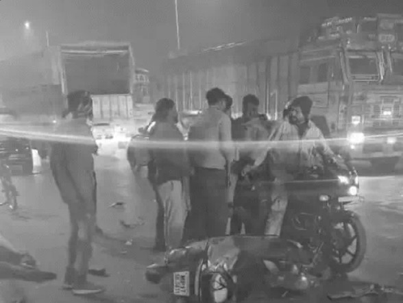 Truck hits several motorcycles in Rewa