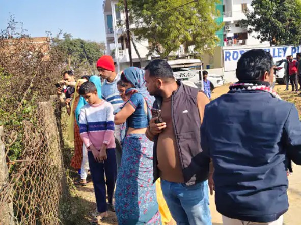 सीधी में विद्यालय के पीछे खेत से 5 माह का मानव भ्रूण बरामद, पुलिस और फॉरेंसिक टीम जांच में जुटी