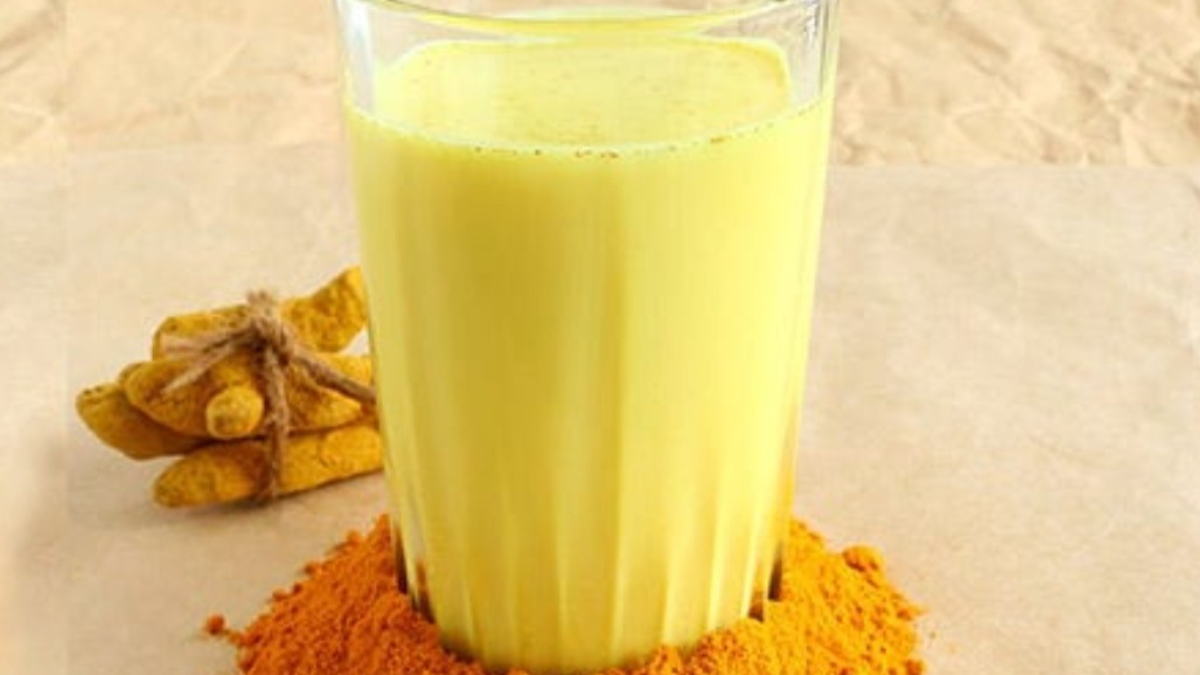 Golden Milk: हल्दी वाला दूध बनाते समय हो रही ये बड़ी गलती....