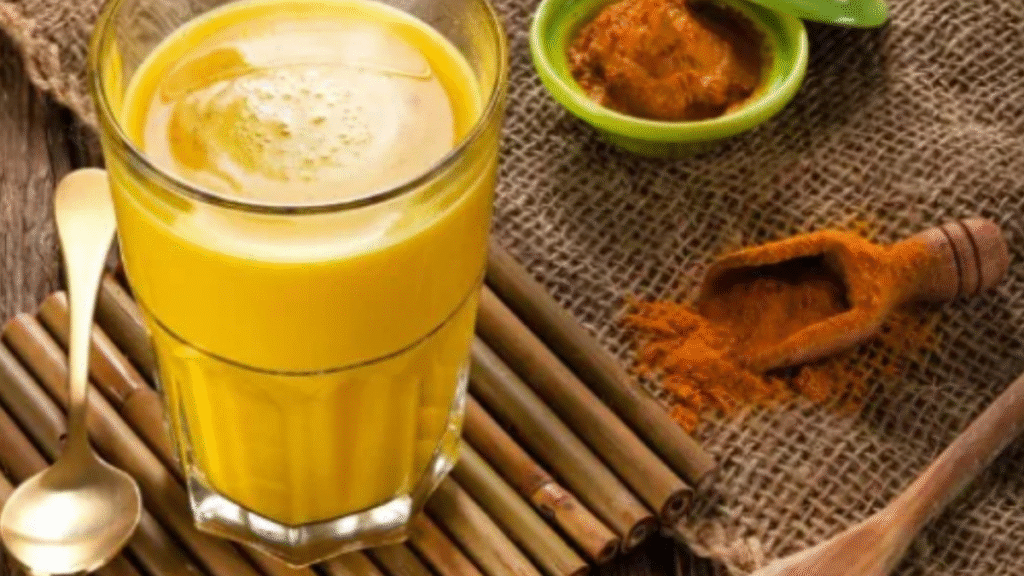Golden Milk: हल्दी वाला दूध बनाते समय हो रही ये बड़ी गलती, डॉक्टर ने बताया सही तरीका