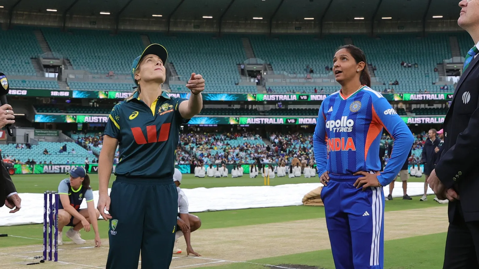 India captain Harmanpreet Kaur and Australia captain Sophie Molineux at the toss in Adelaide.