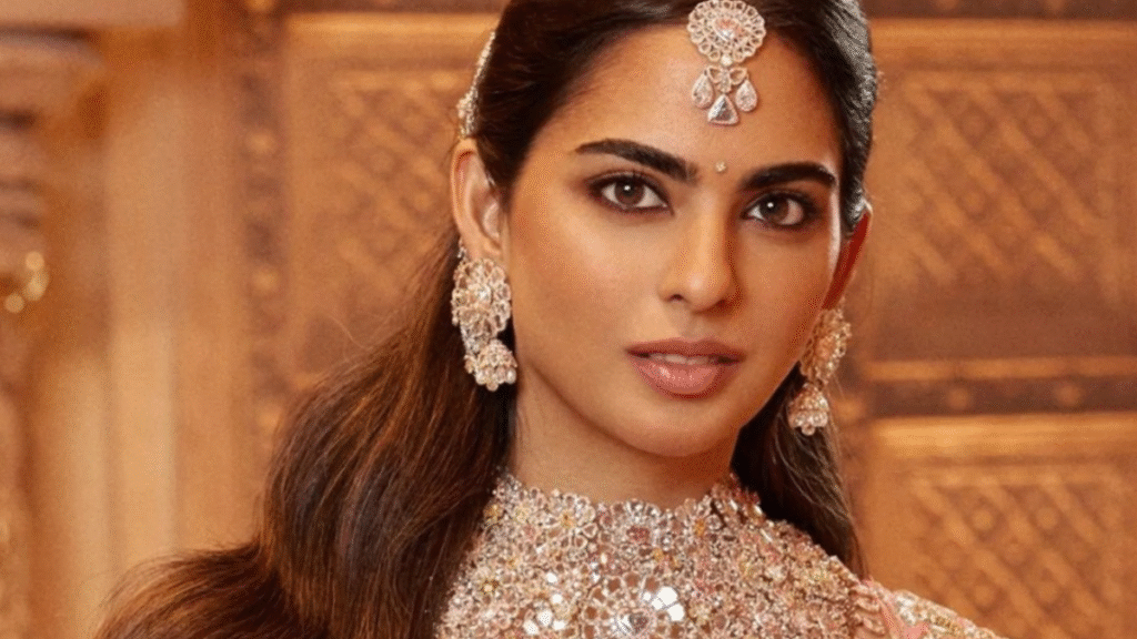 Isha Ambani, शैंपेन गोल्ड-पेस्टल पिंक लहंगे में एमरल्ड-डायमंड ज्वेलरी के साथ दिखी, चर्चा तेज