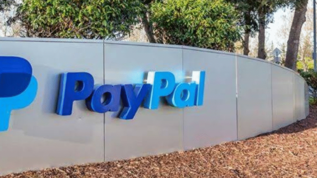 PayPal के 2026 प्रॉफिट अनुमान में गिरावट और नए CEO की घोषणा..