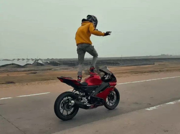 रीवा में मोहनिया टनल स्टंटबाज पकड़ा, पुलिस ने सुपर बाइक जब्त कर आपराधिक केस दर्ज किया