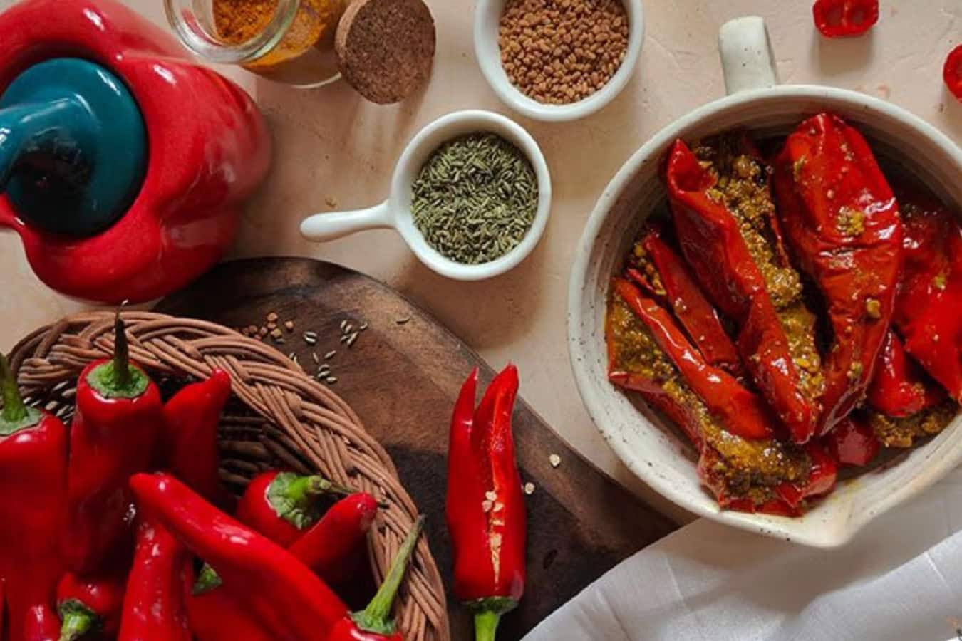 Red Chilli Sweet And Sour Pickle Recipe : स्वाद का अनोखा संगम लाल मिर्च का खट्टा-मीठा अचार