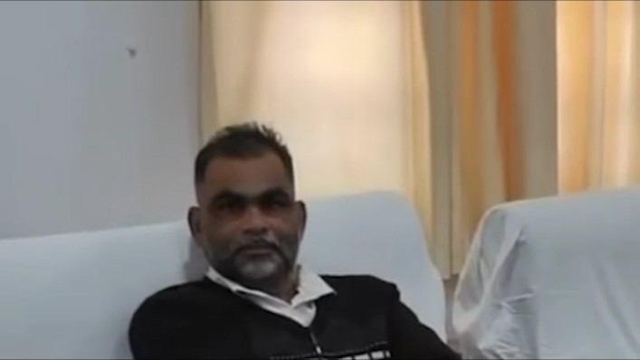 Land acquisition employee caught red handed taking bribe of Rs 1 lakh in Sidhi