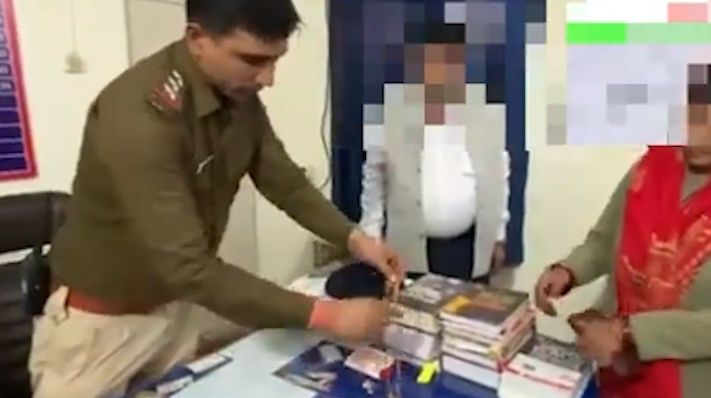 A minor addicted to online gaming stole jewellery worth lakhs from his mother.