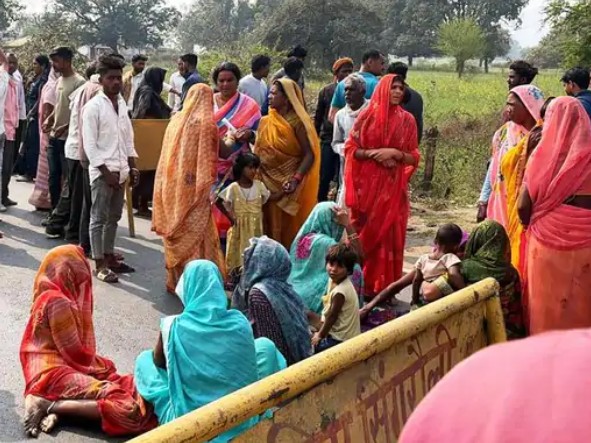 A speeding vehicle crushed a young man riding a bike in Singrauli.