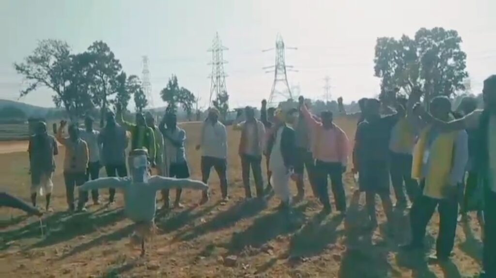 Effigy burning in Singrauli against India-US trade deal and Adani project