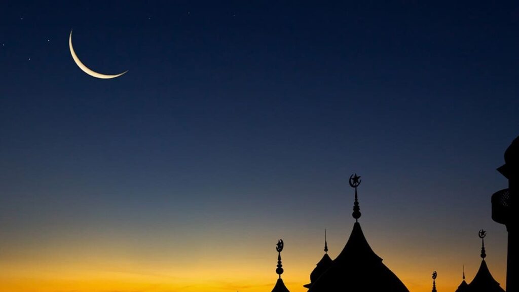 Shawwal crescent moon in the night sky marking the Eid ul Fitr 2026 date in India.
