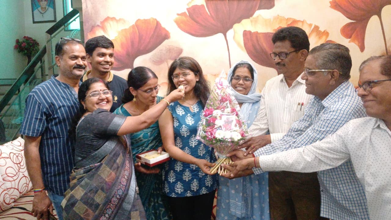 IAS officer Rupal Jaisawal from Khandwa after clearing UPSC civil services exam.