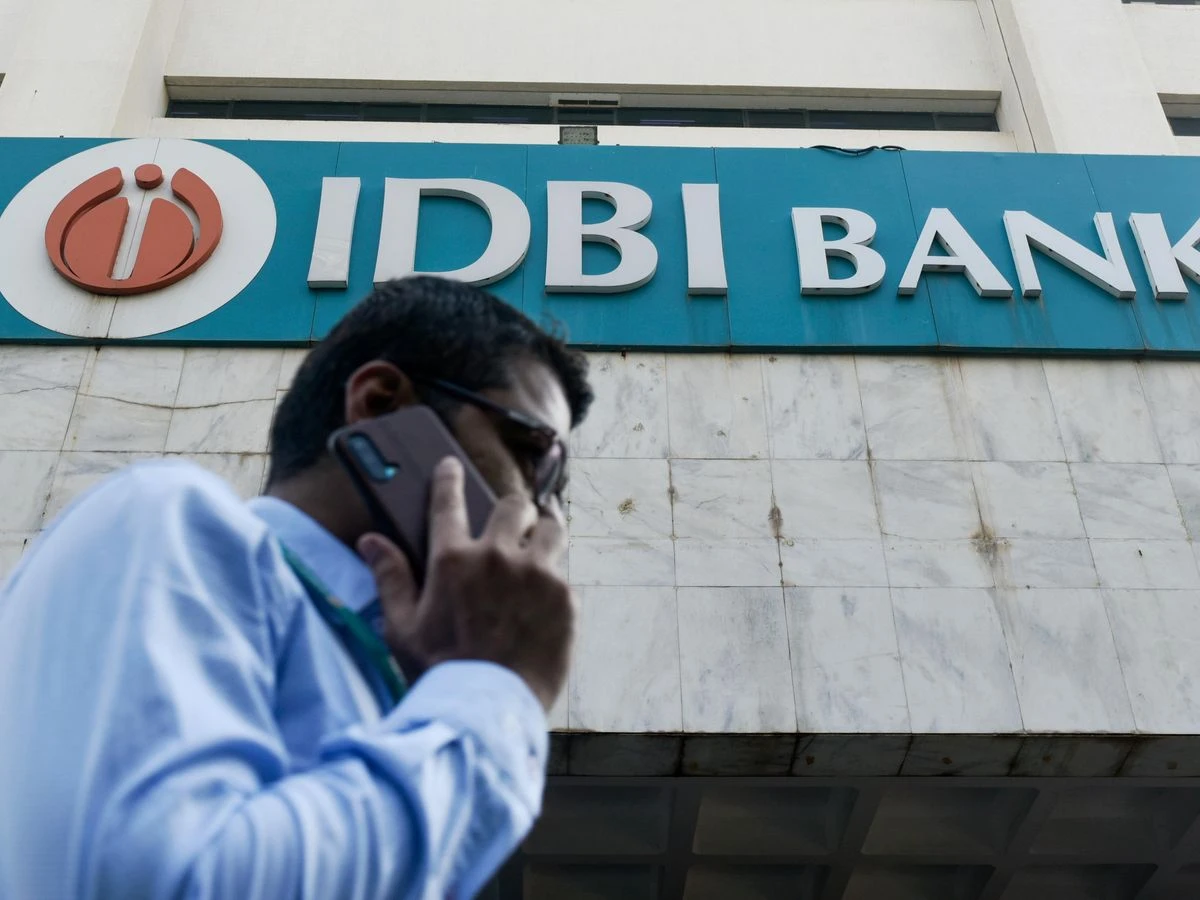 IDBI Bank building and stock market crash chart downward trend.