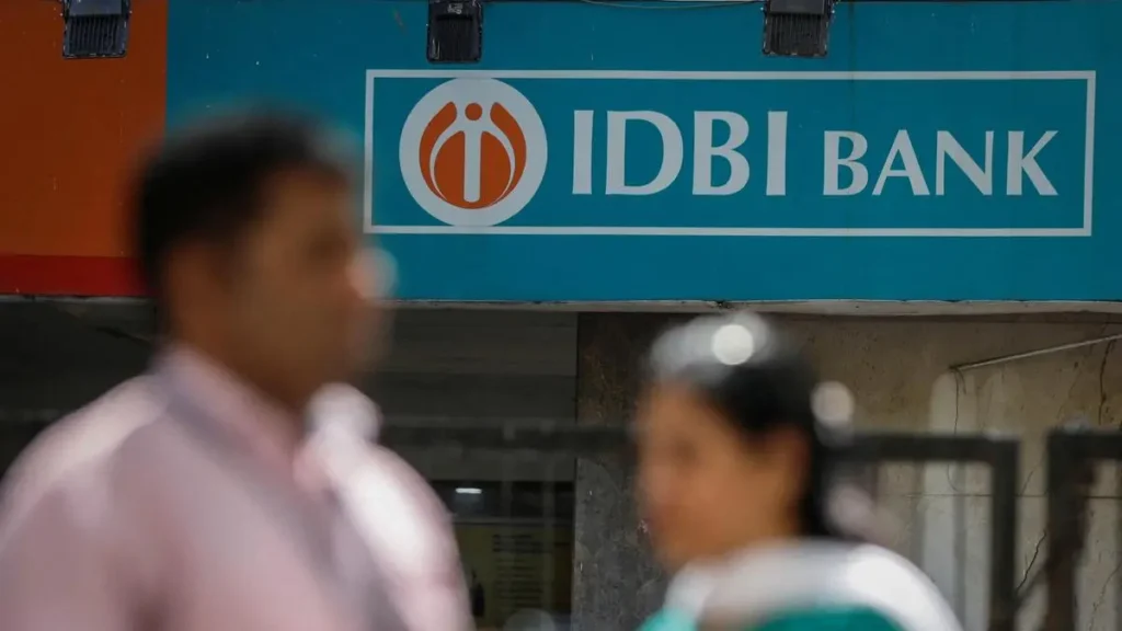 IDBI Bank branch exterior during reports of cancelled privatization and stake sale.