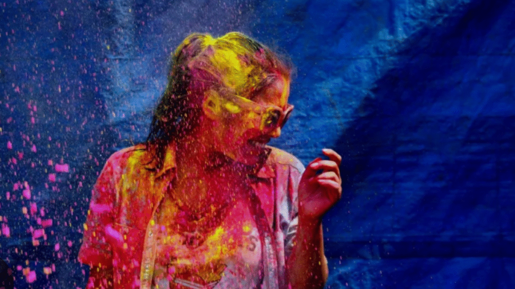 Is it safe to play Holi during your period ? Learn from your doctor.