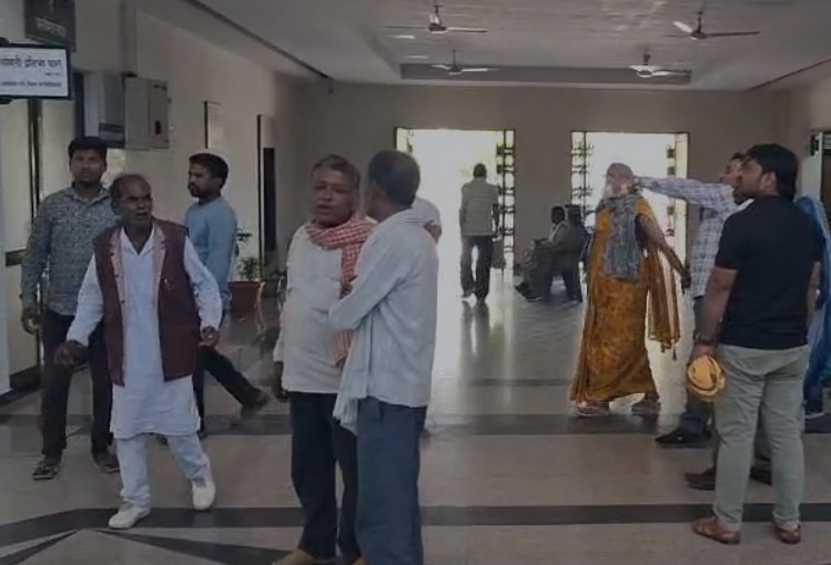 Angered by the action of demolishing houses in Rewa