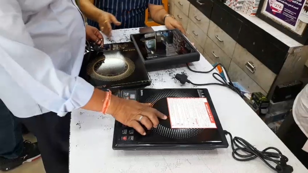 Demand for induction stoves increased due to shortage of LPG in Rewa.