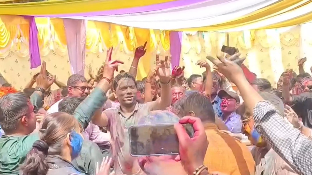 Colorful fun in Rewa police line