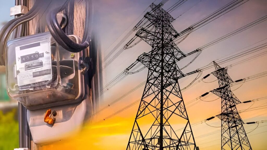 दिल्ली में बिजली मीटर और पावर स्टेशन की तस्वीर, कीमतों में वृद्धि के संकेत।