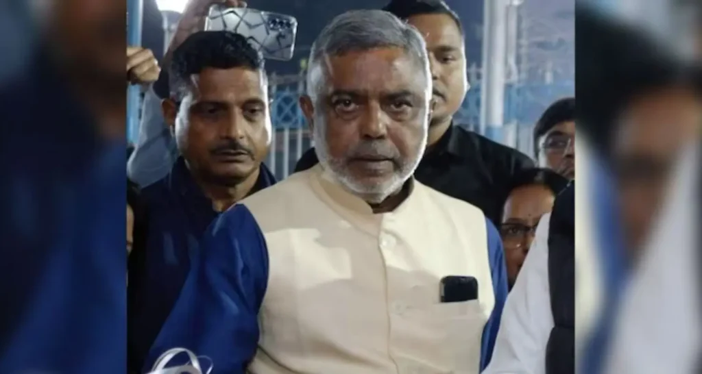 Enforcement Directorate and IT officials conducting raids at opposition leaders premises in India.