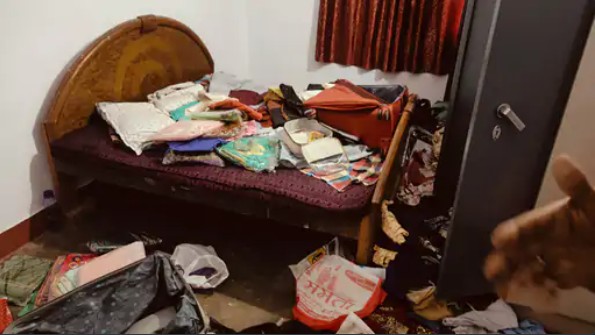 Jewellery and cash worth lakhs stolen by breaking the lock of an empty house