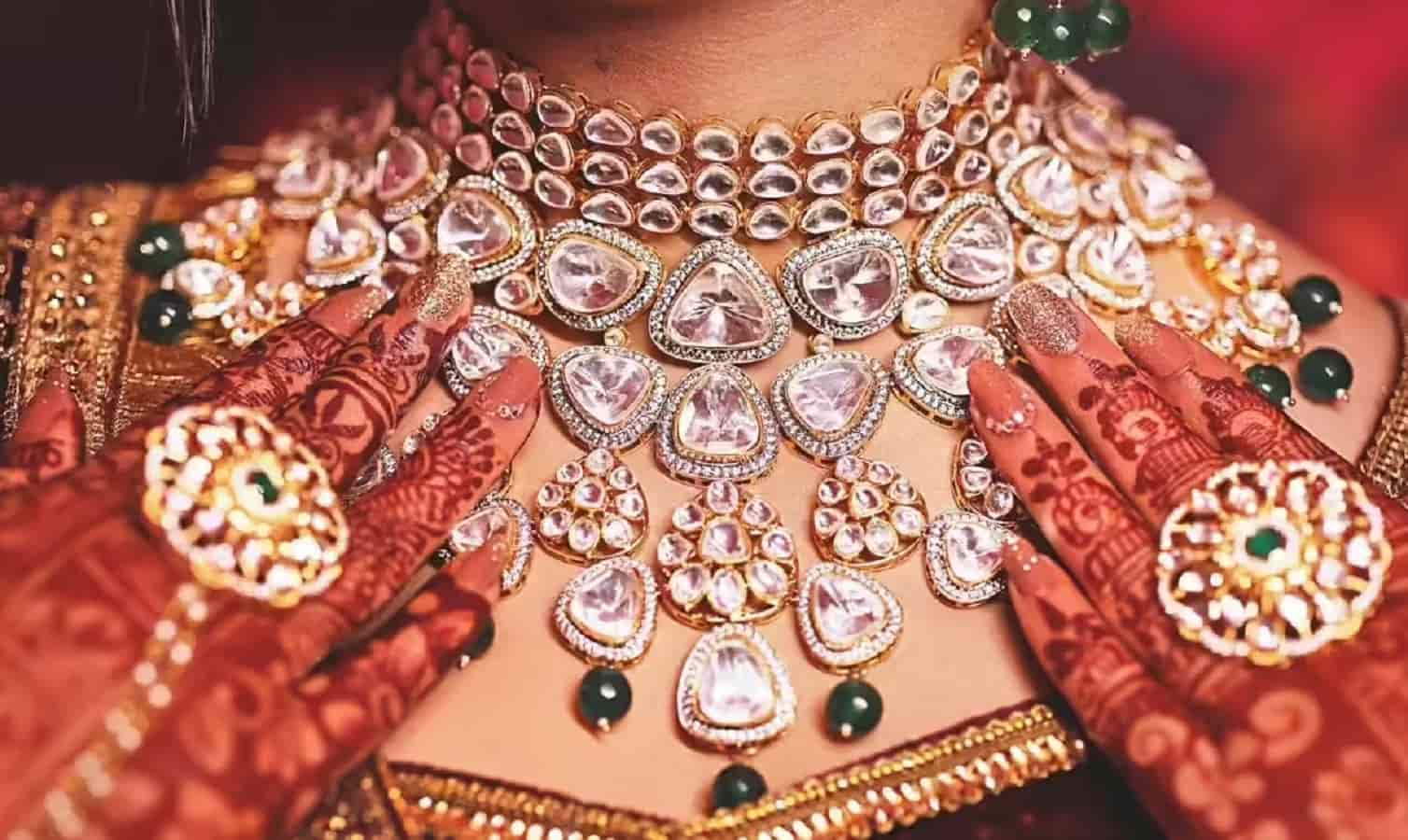 Bollywood bridal trendIng-Kundan jewelry