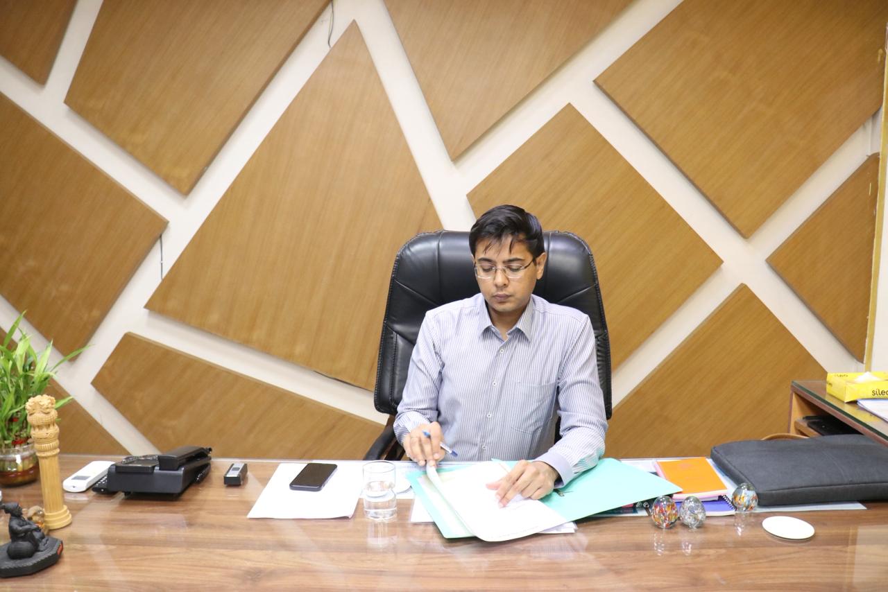 Young IAS Akshat Jain took command of Rewa Municipal Corporation