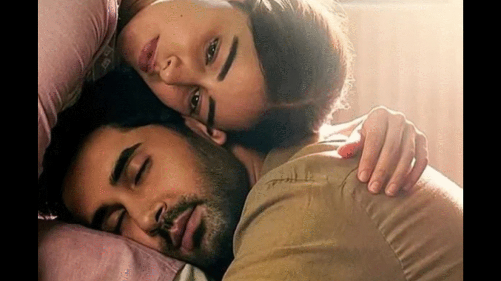 Chand Mera Dil Review: Ananya-Lakshya's film shows a different romance