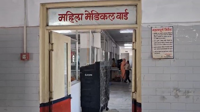 Patients suffering without coolers in the scorching heat at SGMH Rewa