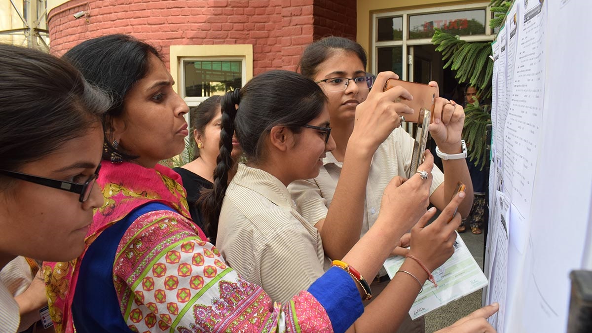 Tamil Nadu students checking Class 10 board exam results after announcement