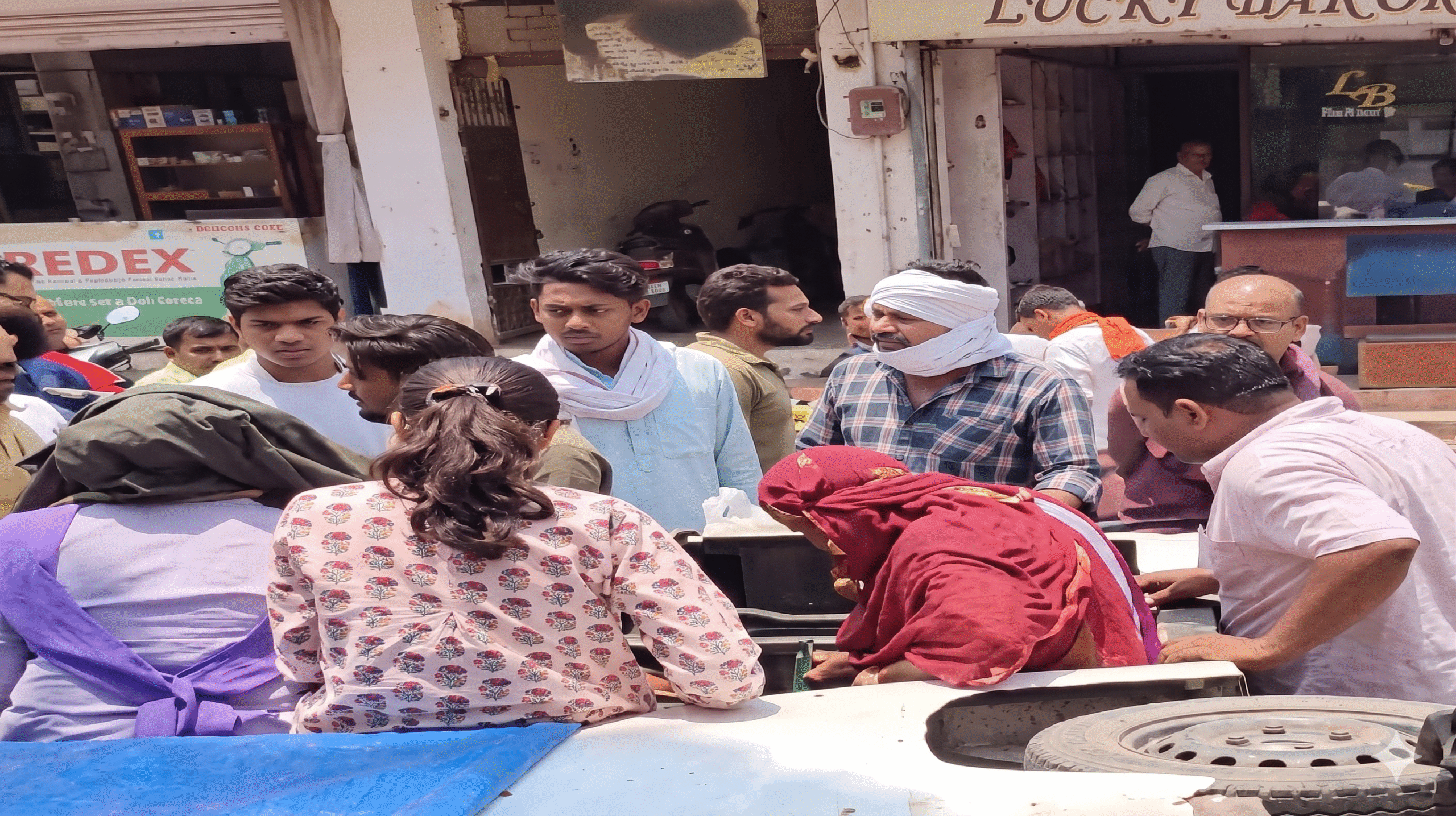 Speeding e-rickshaw overturns in Rewa