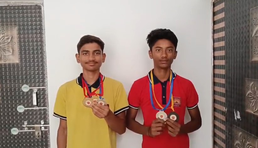Players of Rewa Kendriya Vidyalaya won gold medals