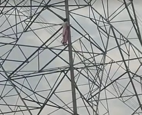 Minor girl climbs high tension tower again in Singrauli