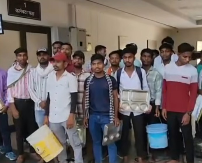 Uproar over poor condition of Rewa hostel
