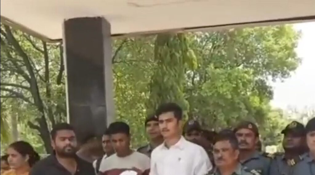 Major uproar by security guards at APS University, Rewa.