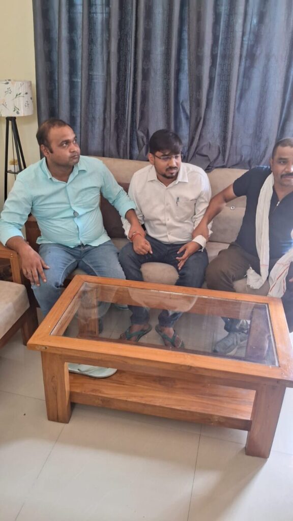 Rewa EOW arrested the in-charge Executive Engineer red-handed while accepting a bribe.