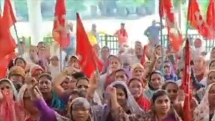 Asha workers protest at the Collectorate demanding regular salary and honorarium.