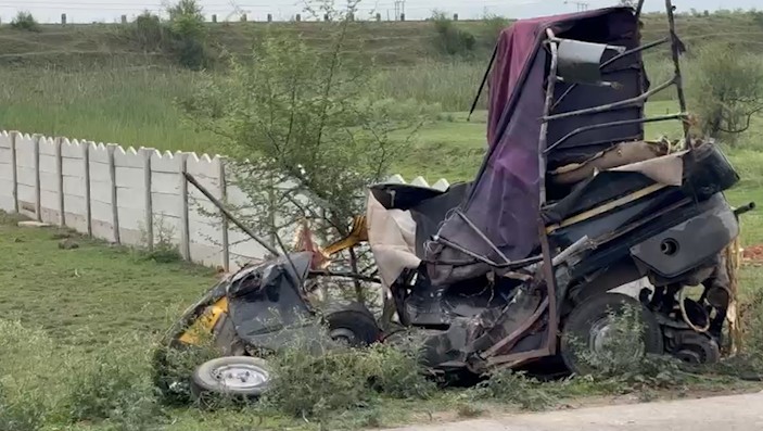 Speeding truck rams into auto-rickshaw in Rewa; three friends killed tragically.