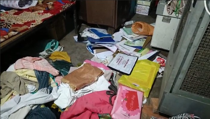 Thieves target an empty house in Rewa.