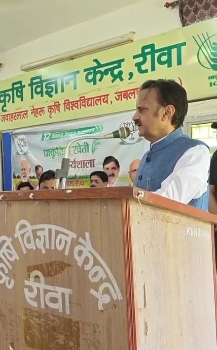 Deputy CM Rajendra Shukla inaugurates natural farming workshop.