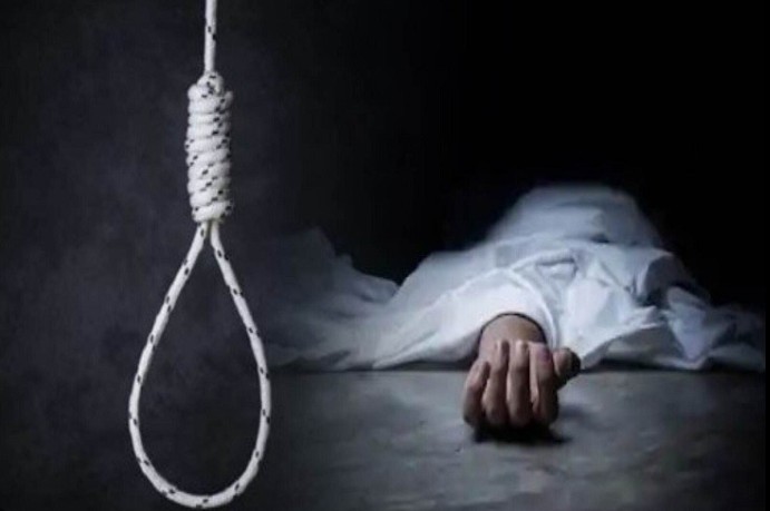 Young man hanged himself while talking to his wife on earphones in Rewa