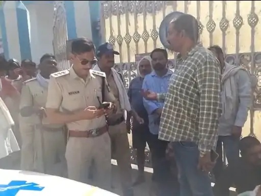 Major uproar over employee's death at Satna UCL factory.