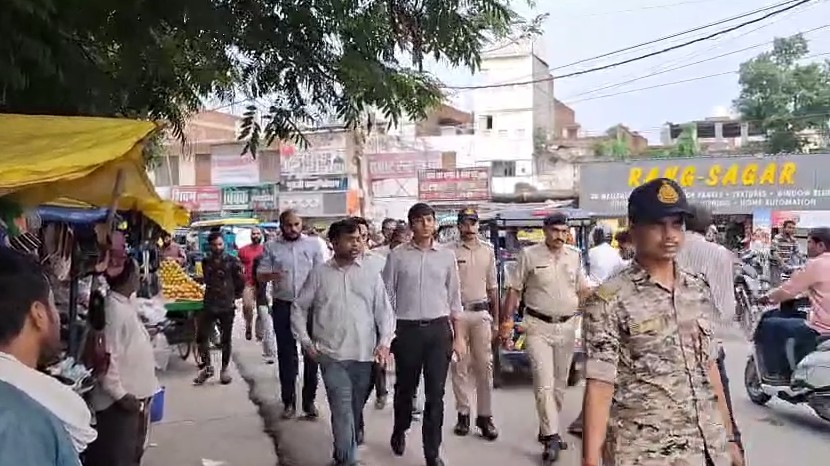 Rewa Collector takes to the streets to transform the city's face.