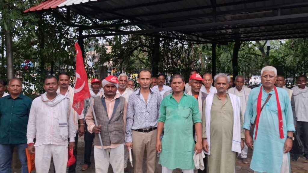 Acute shortage of fertilizer and diesel in Rewa