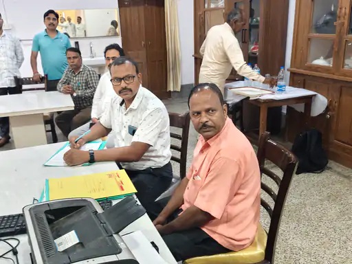 Sidhi Tehsil peon arrested red-handed while accepting a bribe of ₹3000