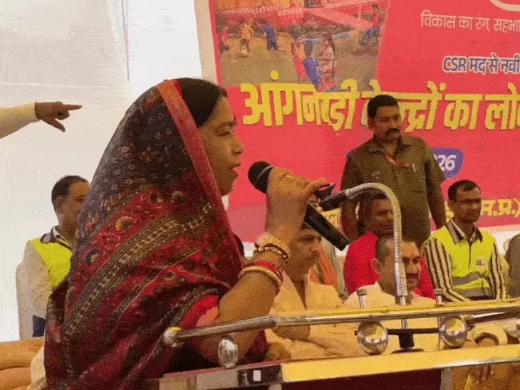 Minister in-charge in Maihar Radha Singh publicly took a jibe at the 'President's husband' culture.