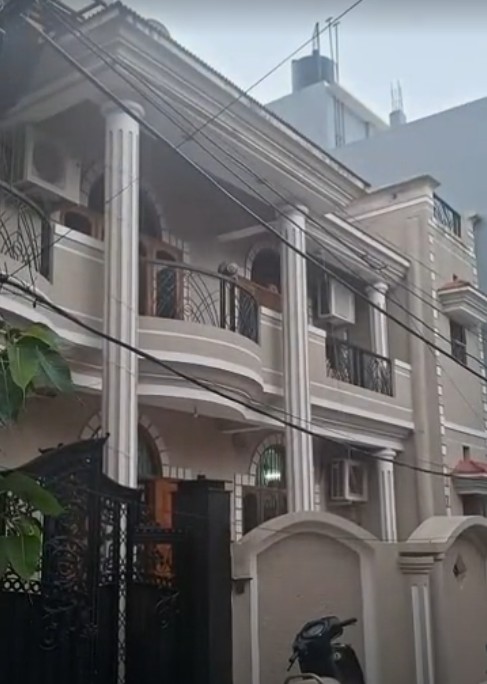 Jewelery and cash worth Rs 50 lakh recovered from the abandoned house of a bullion trader in Satna