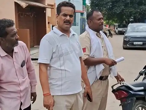 Female students attacked with a blade in Satna for resisting molestation.
